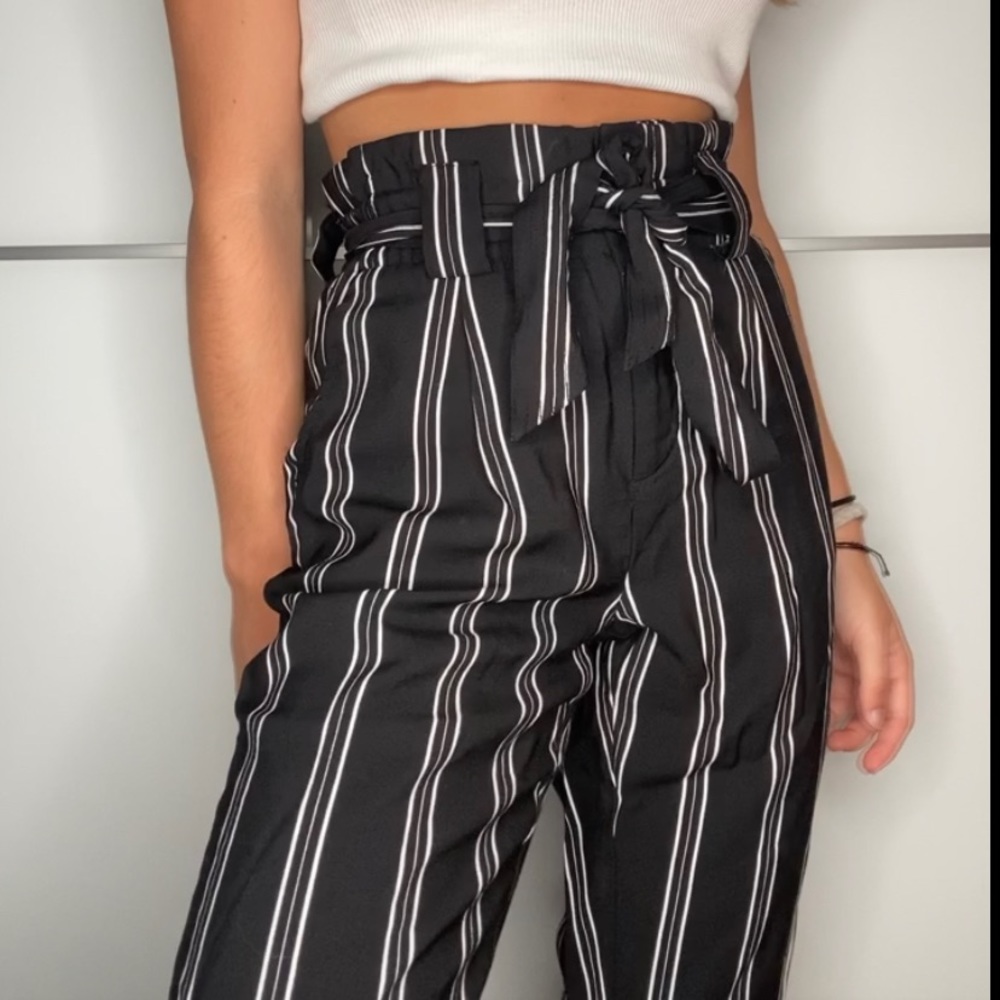 b’ack and white stripe pants